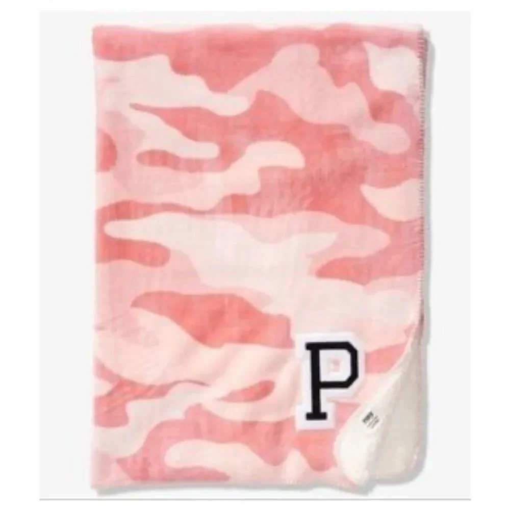 VS PINK camo camouflage Sherpa teddy fur throw BLANKET guc